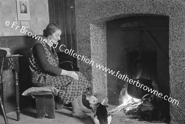 INTERIOR OF COTTAGE KILCRUMPER